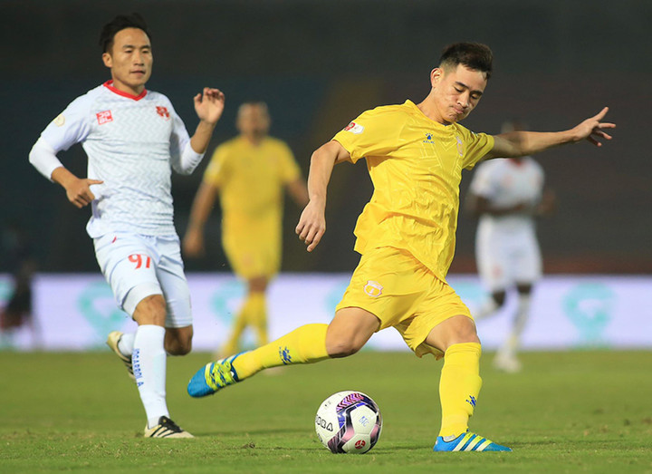 CLB Nam Định thanh toán 2 tháng lương cho cầu thủ - 1