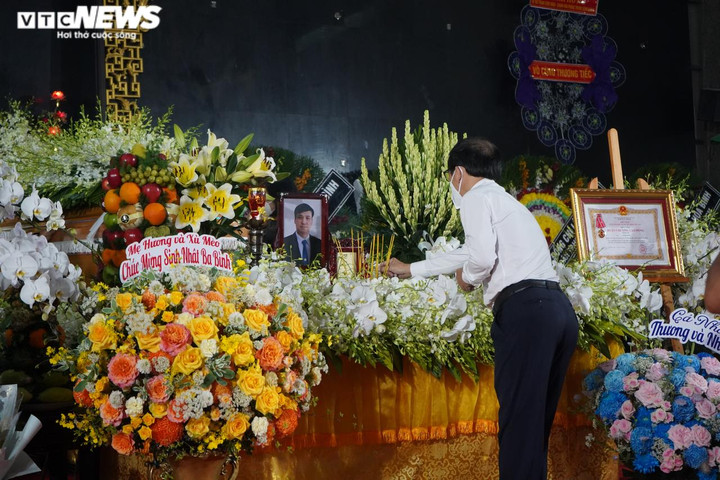 Xúc động lễ truy điệu, tiễn đưa Phó Chủ tịch Thường trực UBND TP.HCM Lê Hòa Bình - 1