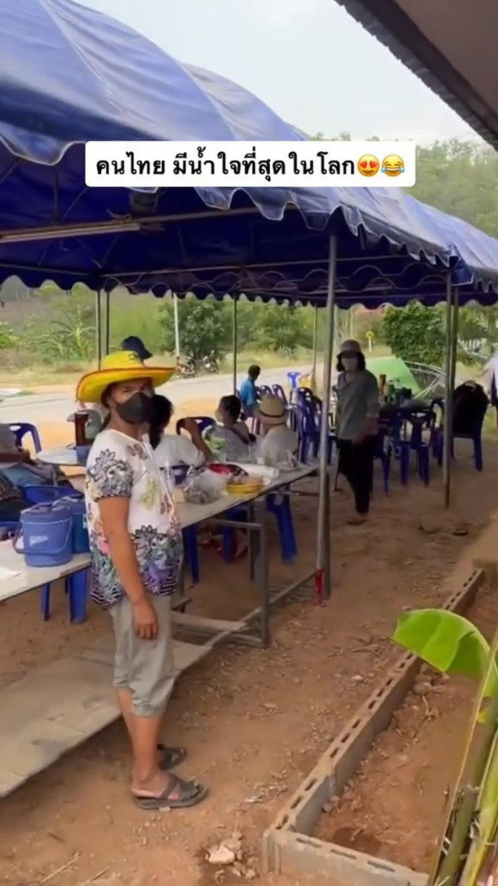 Du khách đi phượt thấy đám cưới tưởng quán ăn liền ghé vào và cái kết bất ngờ - 3