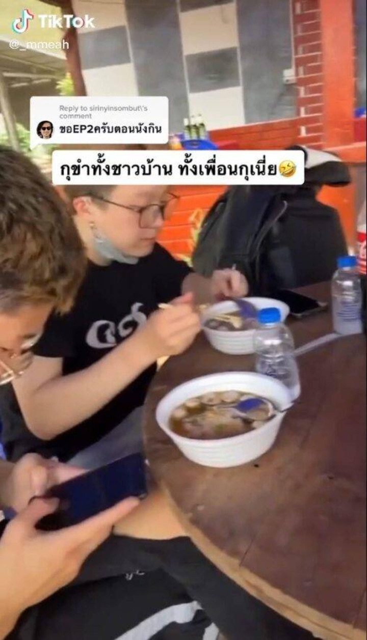 Du khách đi phượt thấy đám cưới tưởng quán ăn liền ghé vào và cái kết bất ngờ - 4