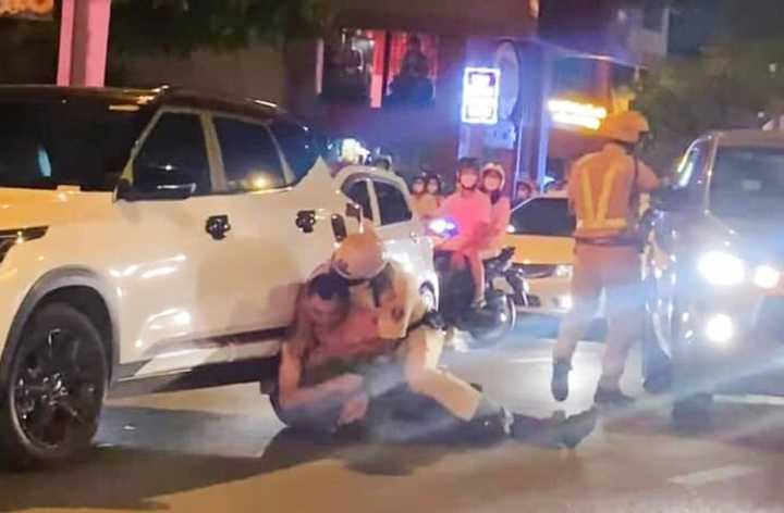 Công an TPHCM lên tiếng về vụ 'xe đặc chủng CSGT bị tài xế ô tô tông đổ' - 1