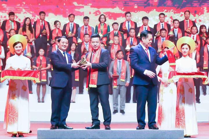 Khang Điền đạt Top 100 Sao Vàng đất Việt - 3