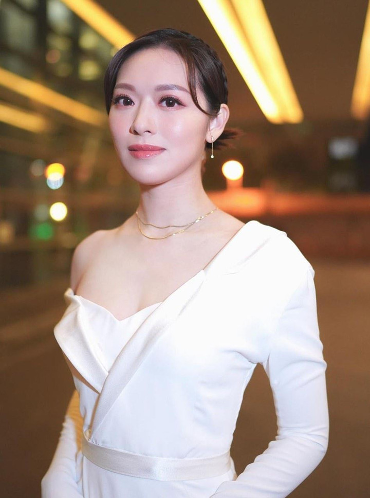 Sao nữ Hong Kong tranh giành đại gia ảnh 4 Những màn giành giật đại gia đầy ê chề của các minh tinh Hong Kong - 4