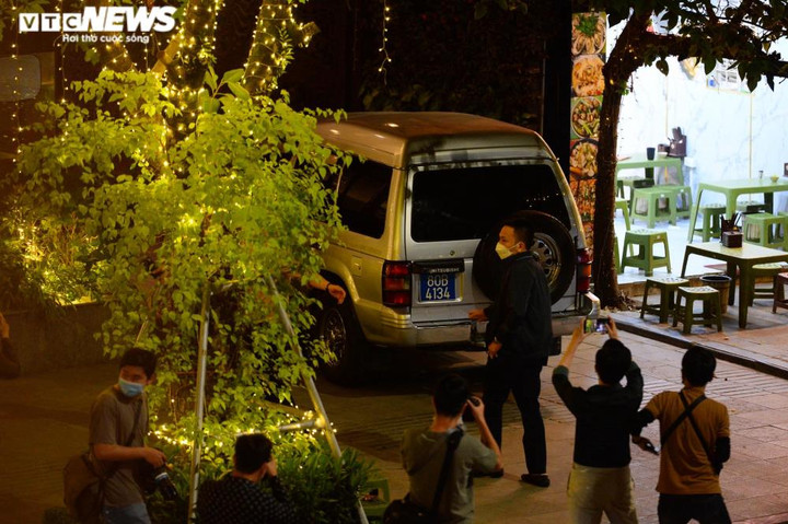 Ảnh: Khám xét nơi làm việc của Chủ tịch Tập đoàn Tân Hoàng Minh - 5