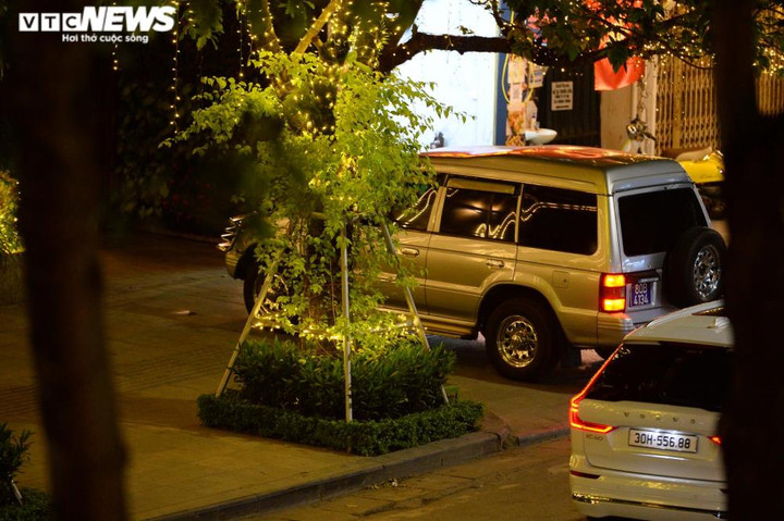 Ảnh: Khám xét nơi làm việc của Chủ tịch Tập đoàn Tân Hoàng Minh - 7