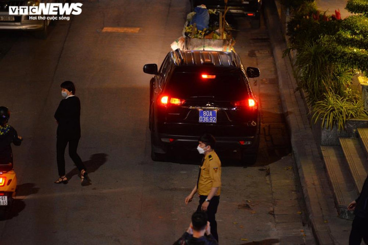 Ảnh: Khám xét nơi làm việc của Chủ tịch Tập đoàn Tân Hoàng Minh - 2