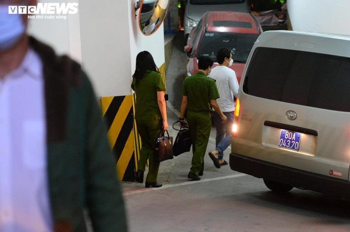 Ảnh: Khám xét nơi làm việc của Chủ tịch Tập đoàn Tân Hoàng Minh - 6