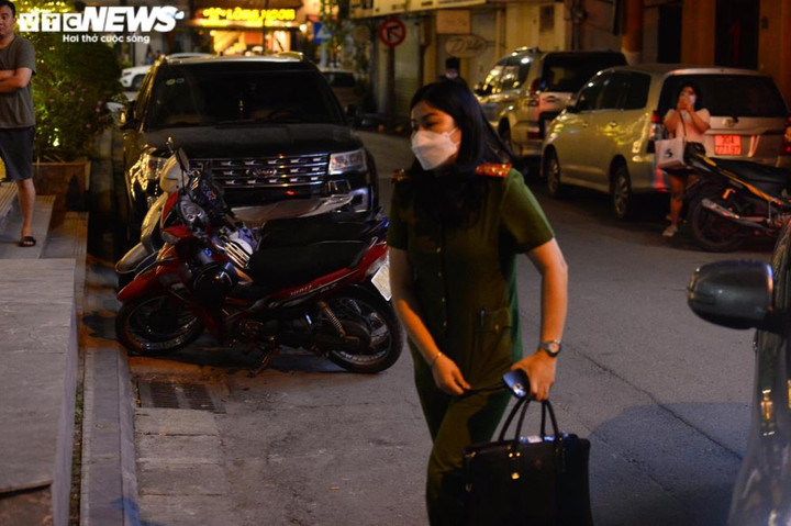 Ảnh: Khám xét nơi làm việc của Chủ tịch Tập đoàn Tân Hoàng Minh - 3