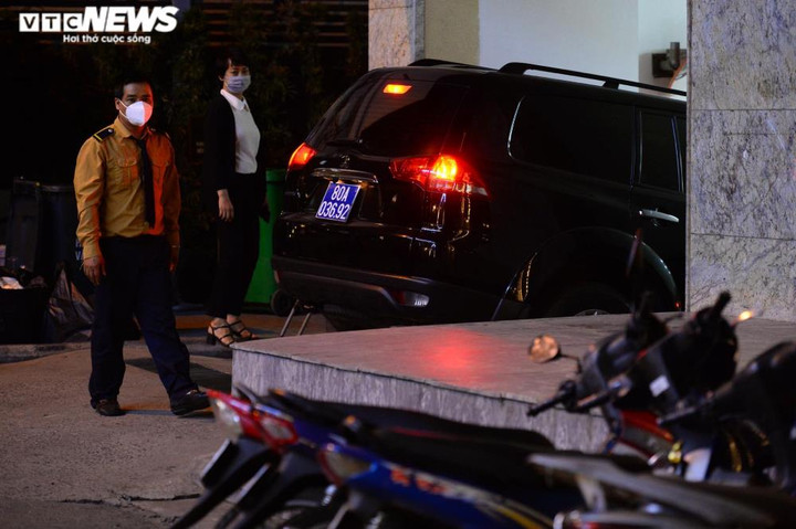 Ảnh: Khám xét nơi làm việc của Chủ tịch Tập đoàn Tân Hoàng Minh - 1