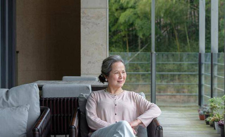 Éo le tình nhân của mẹ chồng là người yêu cũ của con dâu - 1