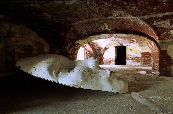 Pháo đài cổ nổi lên giữa mặt biển ở Nga cùng lịch sử bí ẩn thu hút du khách - 7