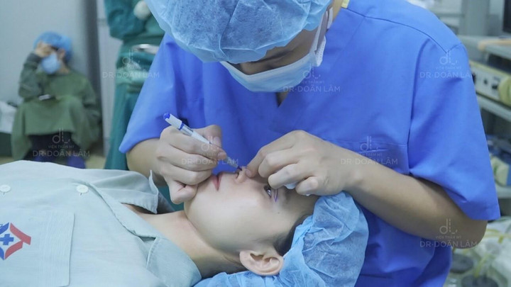 Dr Doãn Lâm: Chuyên gia 'giải cứu' thành công những ca nâng mũi hỏng - 2
