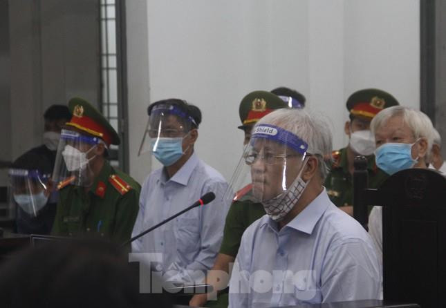 Cựu Giám đốc Sở TN&MT Khánh Hòa khai bị ép ký trình biến đất rừng thành đất ở - 4