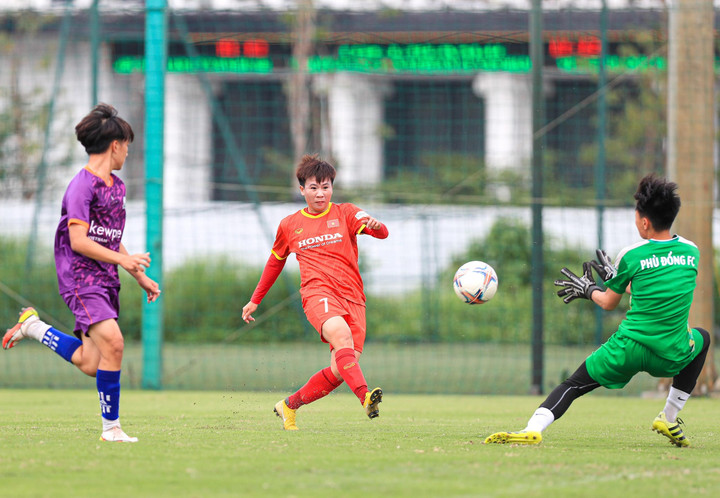 Tuyển nữ Việt Nam cải thiện thể lực, không đá phòng ngự phản công ở SEA Games 31 - 2