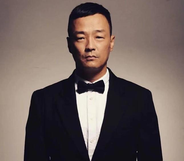 Ảnh chiếc mũi đầy máu sau test COVID-19 của tài tử Hong Kong gây sốc - 4