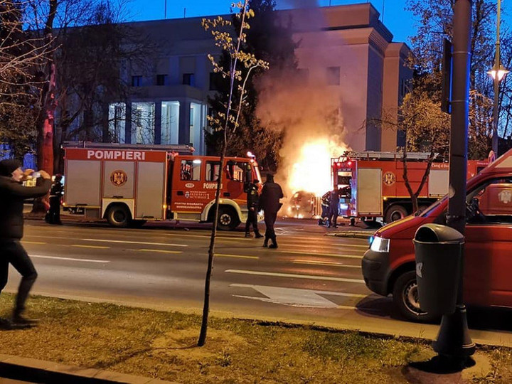 Lao xe vào Đại sứ quán Nga ở Romania, một người thiệt mạng - 2