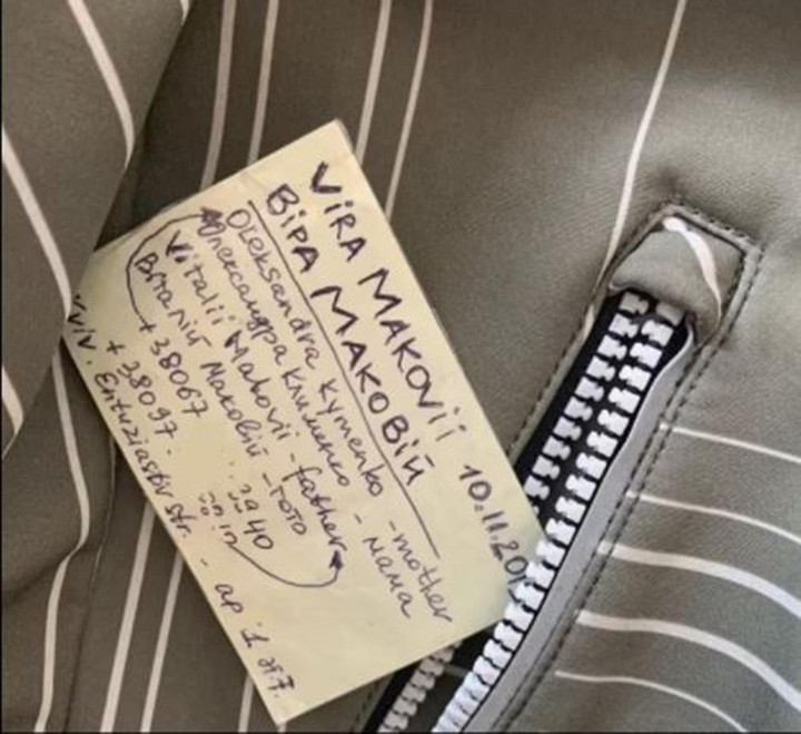 Lý do bà mẹ Ukraine viết lên lưng con gái khiến nhiều người bật khóc - 2