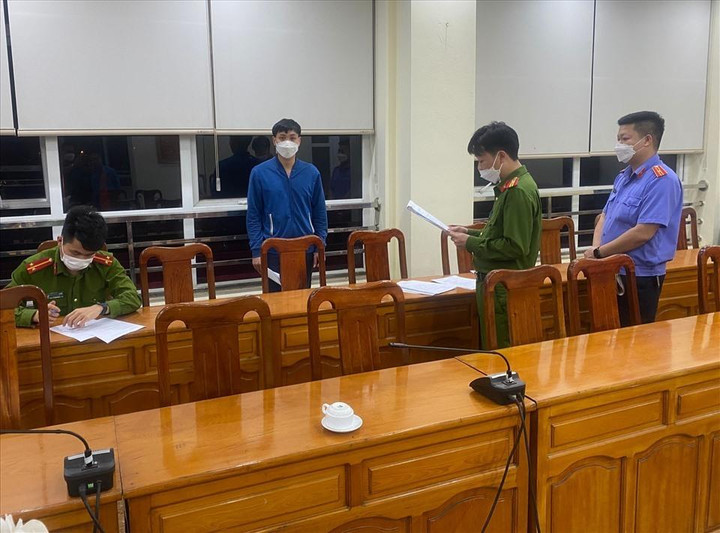 'Làm luật' cho xe quá tải lên cao tốc: Bắt thêm đội trưởng trạm thu phí - 1