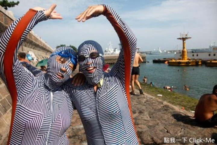 Thiết kế giúp tránh đen da khi đi biển nhưng lại... gieo nỗi sợ cho người nhìn - 5