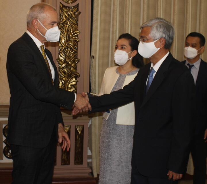TP.HCM mong muốn Đại học RMIT quan tâm đào tạo nghề - 1