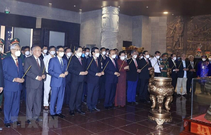 Ảnh: Chủ tịch nước dự lễ khánh thành Đền thờ Vua Hùng tại Cần Thơ - 1