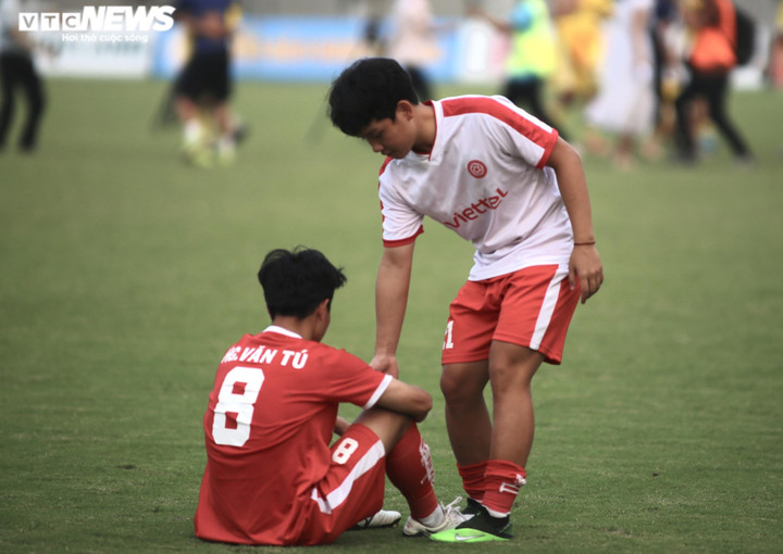 Thua ngược U19 Hà Nội, cầu thủ U19 Viettel khóc nức nở - 13