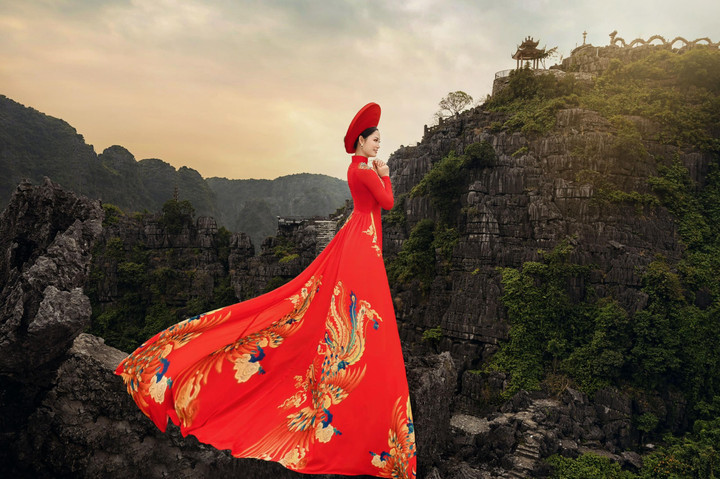 Hang Múa và lá cờ khổng lồ 'Sắc vàng Tam Cốc' hút bạn trẻ dịp nghỉ lễ 10/3 - 3