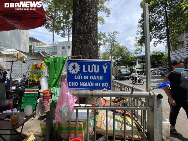 Sở GTVT TP.HCM điểm mặt loạt bãi giữ xe chiếm dụng vỉa hè trước các bệnh viện - 4