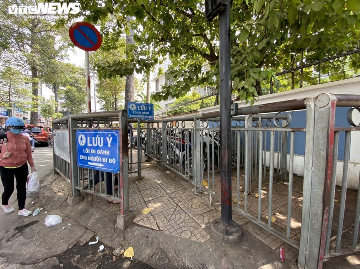 Sở GTVT TP.HCM điểm mặt loạt bãi giữ xe chiếm dụng vỉa hè trước các bệnh viện - 2