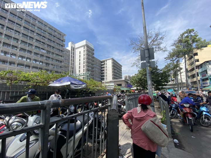 Sở GTVT TP.HCM điểm mặt loạt bãi giữ xe chiếm dụng vỉa hè trước các bệnh viện - 5