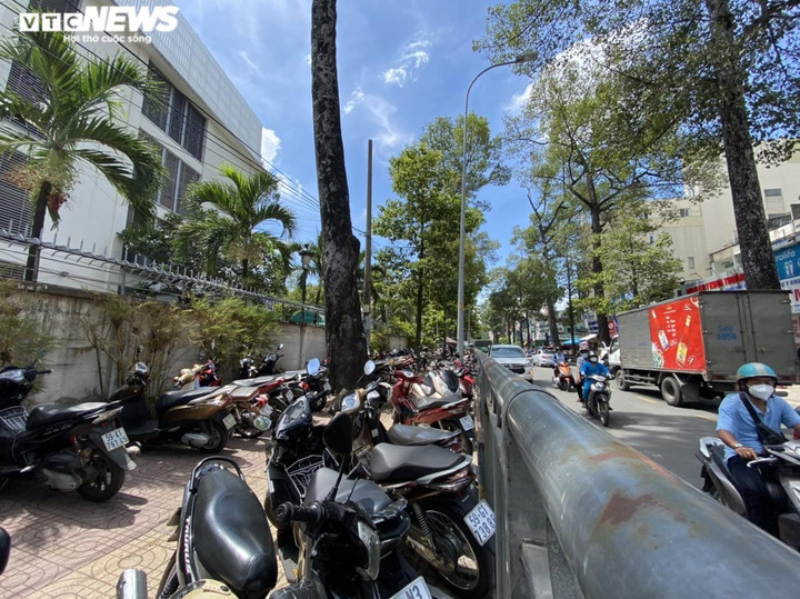 Sở GTVT TP.HCM điểm mặt loạt bãi giữ xe chiếm dụng vỉa hè trước các bệnh viện - 7