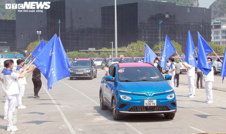 100 xe ô tô điện VF e34 chinh phục địa đầu Tổ Quốc xác lập kỷ lục Việt Nam - 3