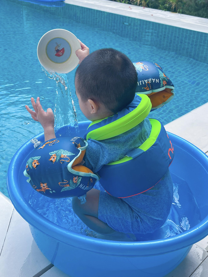 Sara Lưu khoe ảnh hai nhóc tì, cục cưng nhà Lan Khuê không hề kém cạnh - 2