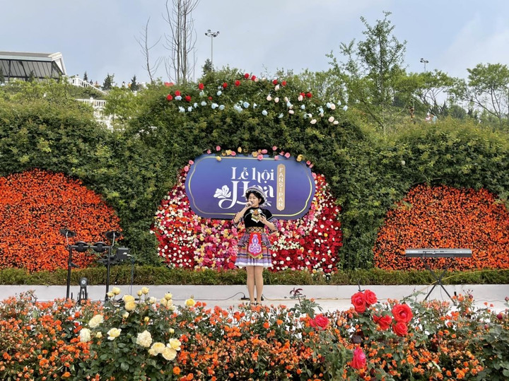 Chớm hè, ngắm hoa đỗ quyên rực rỡ trên dãy Hoàng Liên Sơn - 5