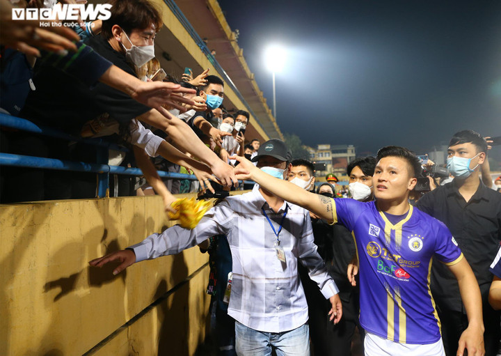Quang Hải rớm nước mắt trong ngày chia tay Hà Nội FC - 4