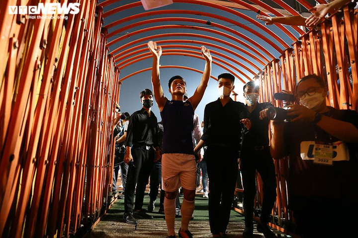 Quang Hải rớm nước mắt trong ngày chia tay Hà Nội FC - 7