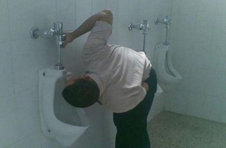 Sự cố dở khóc dở cười khi say xỉn khiến khổ chủ muốn tìm chỗ trốn vì 'quê' - 1