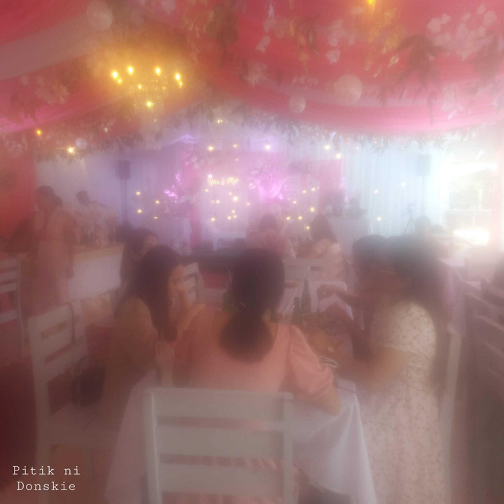 Dở khóc dở cười bộ ảnh cưới 'chìm trong sương khói mờ nhân ảnh’ gây bão MXH - 8