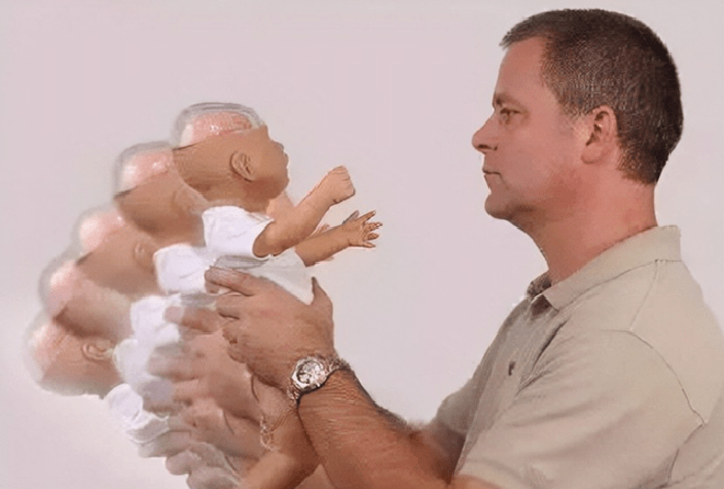 Dỗ dành kiểu bạo lực, ông bố khiến con phải sống thực vật cả đời - 1