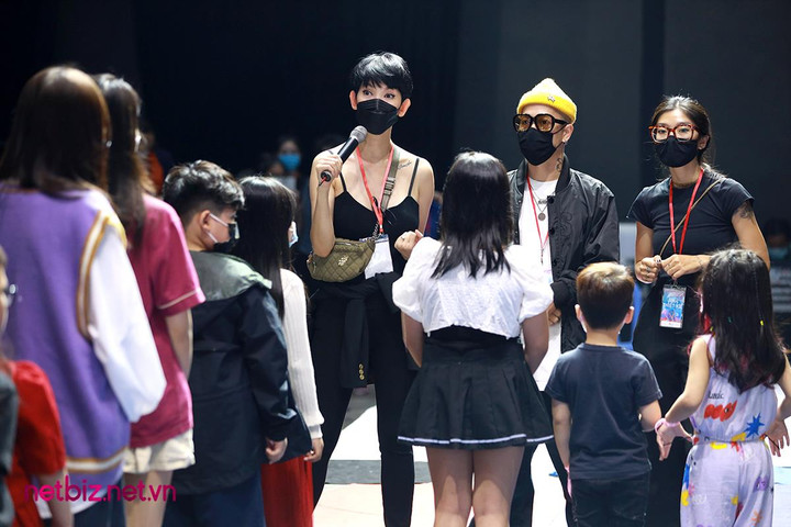 3 con nuôi của nhà thiết kế Đỗ Mạnh Cường trình diễn chuyên nghiệp trên sân khấu - 6