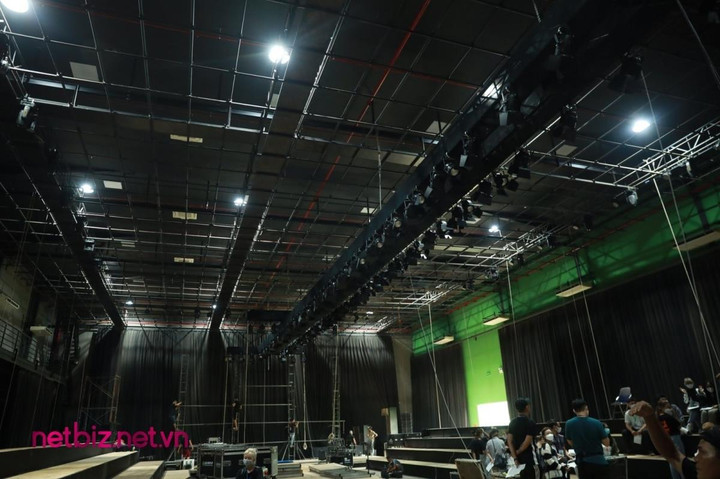 Hé lộ sân khấu hoành tráng của người mẫu Xuân Lan trước ngày lên sóng - 3