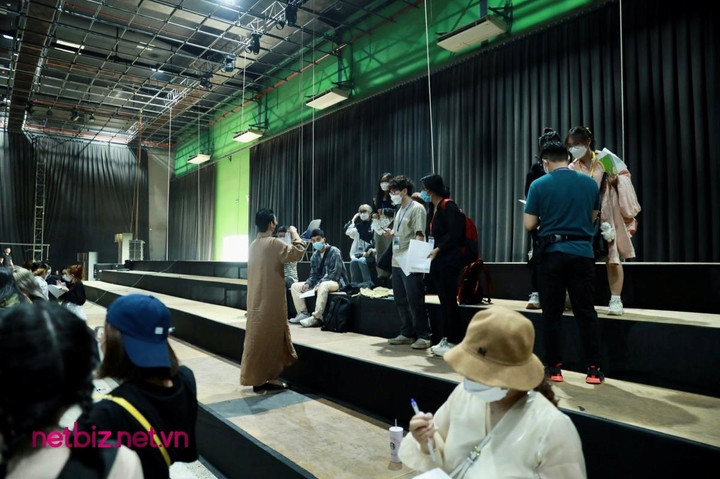 Hé lộ sân khấu hoành tráng của người mẫu Xuân Lan trước ngày lên sóng - 5