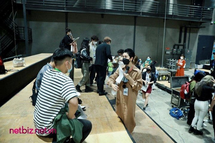 Hé lộ sân khấu hoành tráng của người mẫu Xuân Lan trước ngày lên sóng - 7