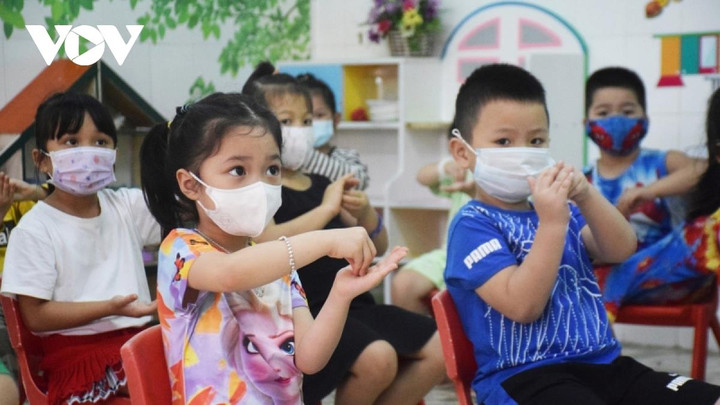 62 tỉnh thành cho trẻ mầm non đến trường, Hà Nội còn chần chừ đến khi nào? - 2