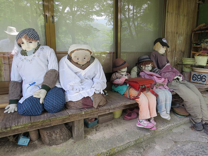 Ngôi làng nơi con người sống với hình nộm, khắp đường phố chỉ toàn búp bê - 8