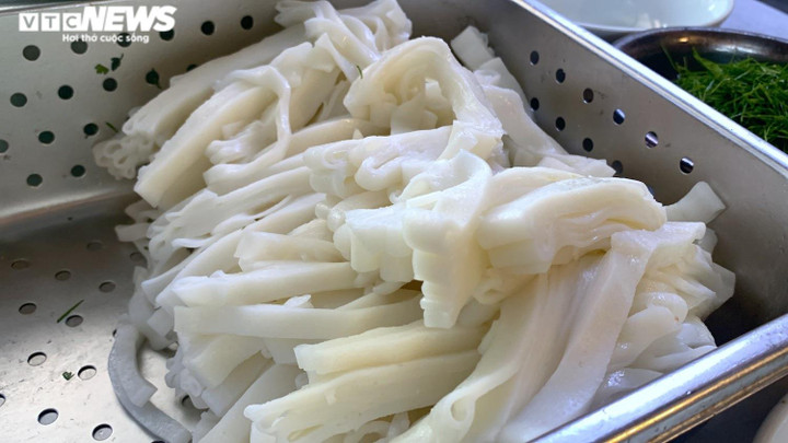 Quán phở tự tráng của người H'mông nức tiếng giữa Hà Nội, bán vài trăm bát/ngày - 10