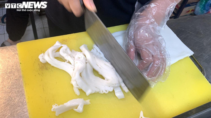 Quán phở tự tráng của người H'mông nức tiếng giữa Hà Nội, bán vài trăm bát/ngày - 8