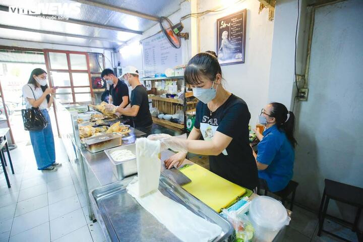 Quán phở tự tráng của người H'mông nức tiếng giữa Hà Nội, bán vài trăm bát/ngày - 4