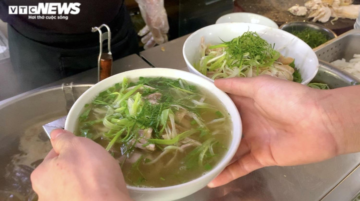 Quán phở tự tráng của người H'mông nức tiếng giữa Hà Nội, bán vài trăm bát/ngày - 12