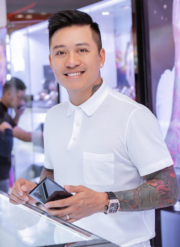 Bật mí cuộc sống hiện tại của 3 sao nam từ bỏ hào quang showbiz vì vợ con - 5